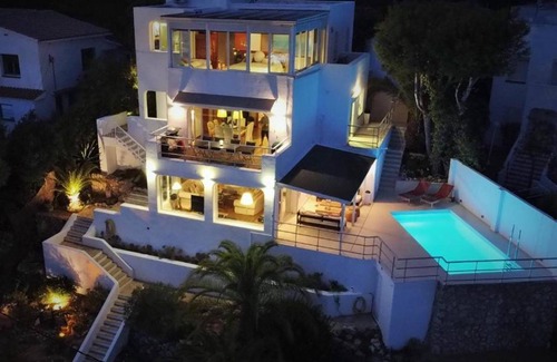 Sitges Villa | 300 m² Villa ∙ 4 bedrooms ∙ 8 guests