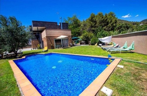 Can Vinyals Villa | 300 m² Villa ∙ 5 bedrooms ∙ 14 guests