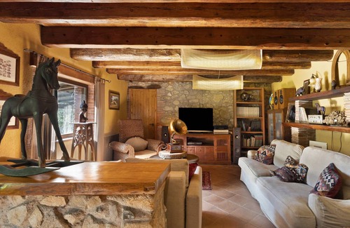 Llinars del Valles House | 350 m² House ∙ 4 bedrooms ∙ 11 guests