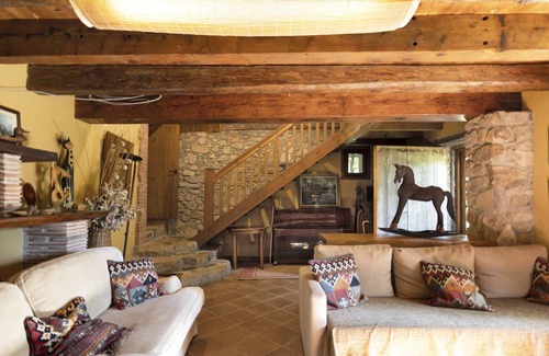 Llinars del Valles House | 350 m² House ∙ 4 bedrooms ∙ 11 guests