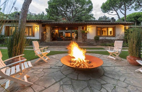 Premia de Dalt Villa | 350 m² Villa ∙ 5 bedrooms ∙ 10 guests