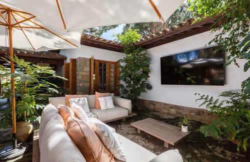 Premia de Dalt Villa | 350 m² Villa ∙ 5 bedrooms ∙ 10 guests