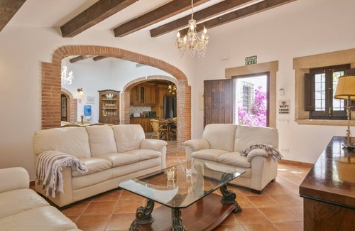 Tordera Villa | 355 m² Villa ∙ 9 bedrooms ∙ 21 guests