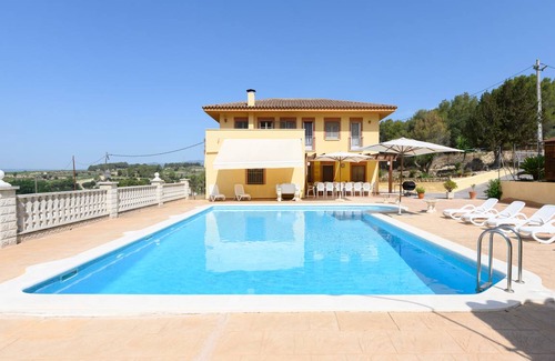 Castellet i la Gornal Villa | 380 m² Villa ∙ 7 bedrooms ∙ 14 guests