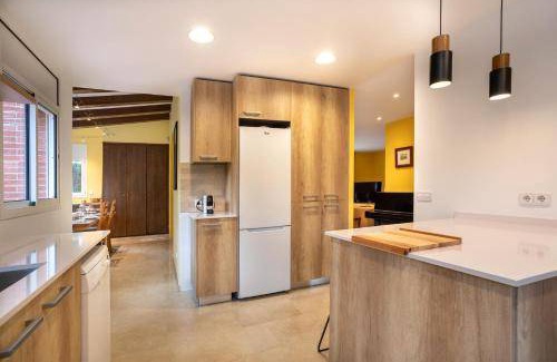 Sant Vicenc de Montalt House | 400 m² House ∙ 6 bedrooms ∙ 12 guests