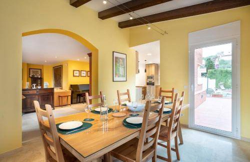Sant Vicenc de Montalt House | 400 m² House ∙ 6 bedrooms ∙ 12 guests