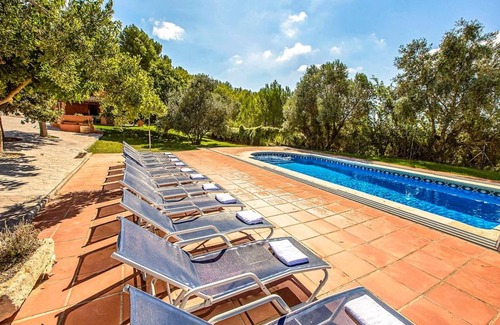 Castellet i la Gornal Villa | 400 m² Villa ∙ 8 bedrooms ∙ 22 guests