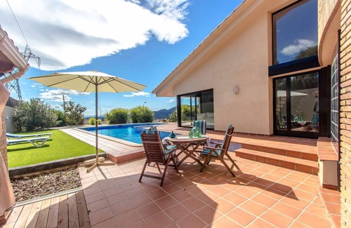 Caldes de Montbui Villa | 400 m² Villa ∙ 4 bedrooms ∙ 8 guests