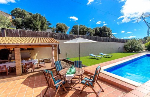 Caldes de Montbui Villa | 400 m² Villa ∙ 4 bedrooms ∙ 8 guests