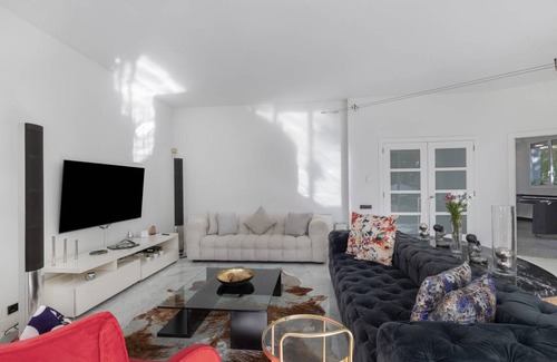 Masnou Villa | 450 m² Villa ∙ 5 bedrooms ∙ 11 guests