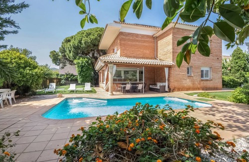Masnou Villa | 450 m² Villa ∙ 6 bedrooms ∙ 10 guests