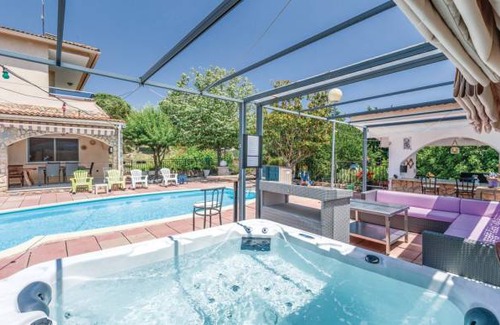 Agora Parc House | 5 bedroom accommodation in Tordera