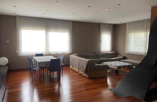 Caldes de Montbui House | 500 m² House ∙ 7 bedrooms ∙ 16 guests