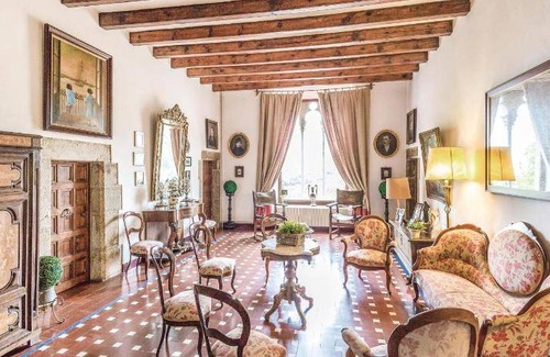 Arenys de Munt House | 513 m² House ∙ 6 bedrooms ∙ 12 guests