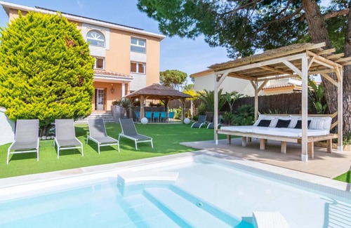 Calella Villa | 552 m² Villa ∙ 7 bedrooms ∙ 14 guests
