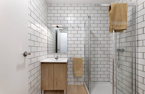 Sants-Badal Resort | 588 m² Private room ∙ 1 bedroom ∙ 1 guest