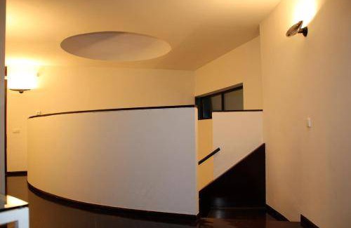 Esplugues de Llobregat Villa | 620 m² Villa ∙ 5 bedrooms ∙ 10 guests