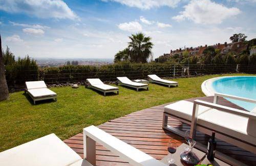Esplugues de Llobregat Villa | 620 m² Villa ∙ 5 bedrooms ∙ 10 guests