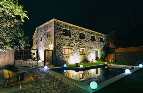 Castellfollit del Boix Villa | 634 m² Villa ∙ 8 bedrooms ∙ 20 guests