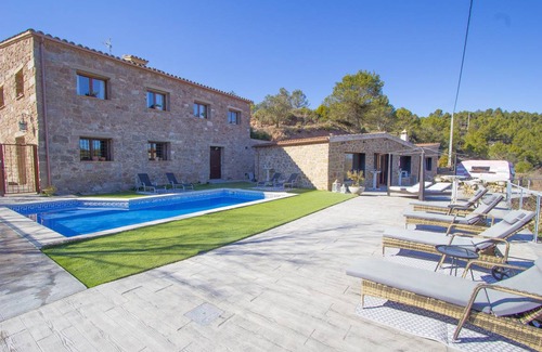 Castellfollit del Boix Villa | 634 m² Villa ∙ 8 bedrooms ∙ 20 guests