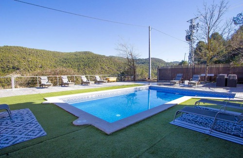 Castellfollit del Boix Villa | 634 m² Villa ∙ 8 bedrooms ∙ 20 guests