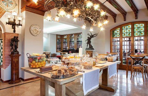 Castellar del Valles Bed & Breakfast | 650 m² Bed and breakfast ∙ 6 bedrooms ∙ 16 guests