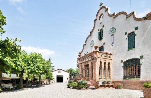 Castellar del Valles Bed & Breakfast | 650 m² Bed and breakfast ∙ 6 bedrooms ∙ 16 guests