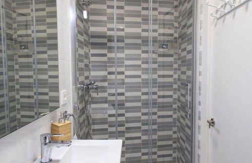 Nou Barris Resort | 75 m² Private room ∙ 1 bedroom ∙ 1 guest