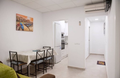 Cornella de Llobregat Apartment | 88 m² Apartment ∙ 3 bedrooms ∙ 7 guests
