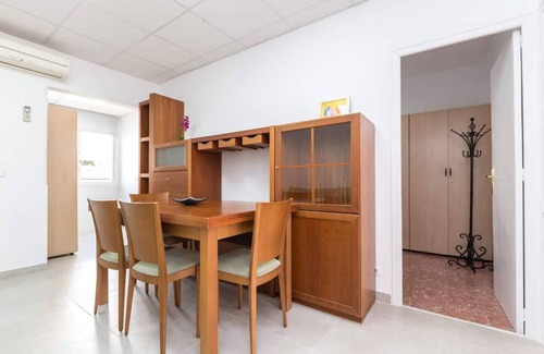 Cornella de Llobregat Apartment | 88 m² Apartment ∙ 3 bedrooms ∙ 6 guests