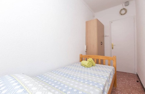 Cornella de Llobregat Apartment | 88 m² Apartment ∙ 3 bedrooms ∙ 6 guests
