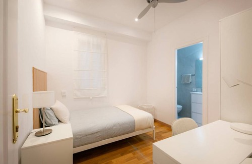 Sant Gervasi – la Bonanova Resort | 90 m² Private room ∙ 1 bedroom ∙ 1 guest