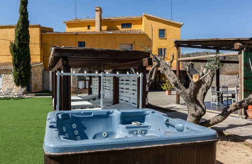 Can Trabal House | 980 m² House ∙ 9 bedrooms ∙ 24 guests