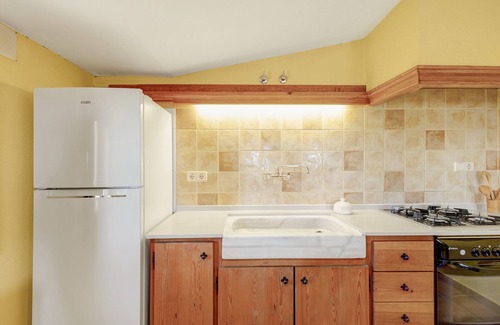 San Martin Sarroca Apartment | Apartment 'Cal Tuyà De Dalt' with Shared Pool, Shared Terrace and Shared Garden