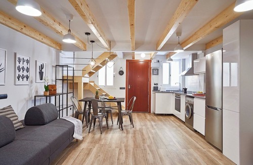 Les Corts Apartment | Bebarceloner Les Corts Spacious Duplex - 2 bedrooms