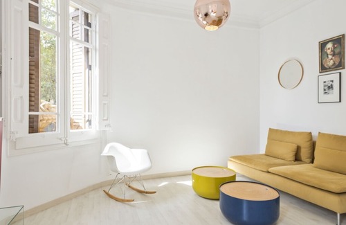 Sant Gervasi Apartment | Elegant and spacious 2 bedroom apartment in Barcelona with private balcony