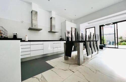Collblanc y La Torrassa House | 150 m² House ∙ 5 bedrooms ∙ 15 guests