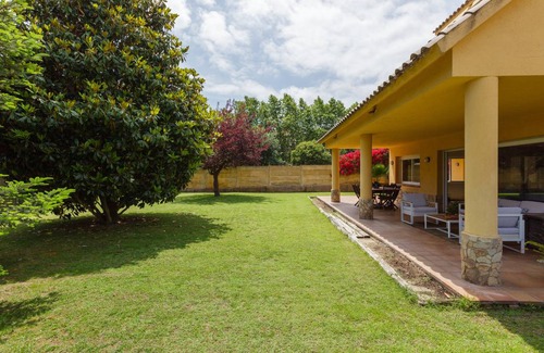 Sant Andreu de Llavaneres House | 350 m² Finca ∙ 4 bedrooms ∙ 8 guests