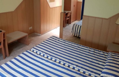 Santa Margarida i els Monjos Hostel | Hostal Milenium