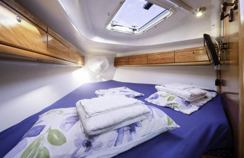 Masnou Boat Rental | Houseboat ∙ 3 bedrooms ∙ 6 guests