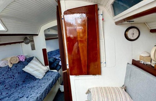 Vallpineda Boat Rental | Houseboat ∙ 3 guests