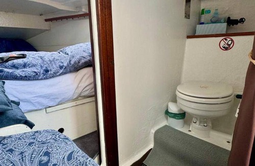 Vallpineda Boat Rental | Houseboat ∙ 3 guests