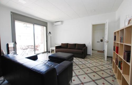 Badalona Apartment | La casa del Pi · La casa del Pi · House in the city, next to Barcelona and beach