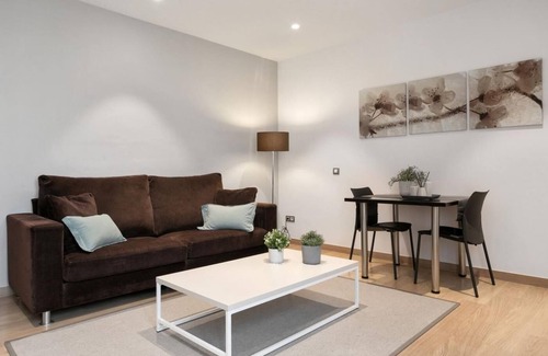Dreta de l'Eixample Apartment | One-bedroom apartment with street views