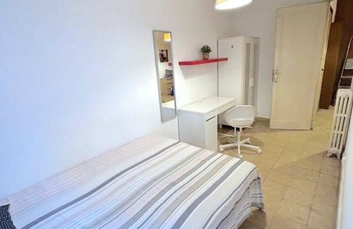 Sarria-Sant Gervasi Resort | Private room ∙ 1 bedroom ∙ 1 guest