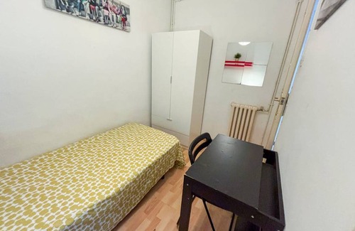 Sarria-Sant Gervasi Resort | Private room ∙ 1 bedroom ∙ 1 guest