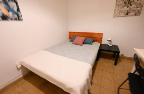 Sarria-Sant Gervasi Resort | Private room ∙ 1 bedroom ∙ 1 guest