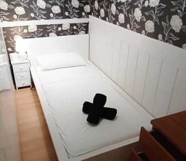 Esquerra de l'Eixample House | Private doble & single rooms city center