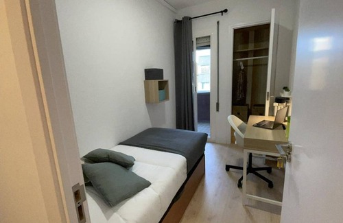 Sarria-Sant Gervasi Resort | Private room ∙ 1 bedroom ∙ 1 guest