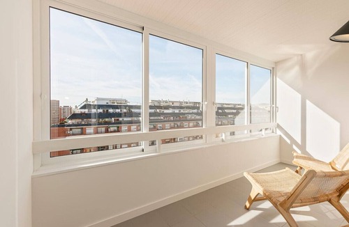 La Font de la Guatlla Apartment | Ático con terraza cerca de Gran Vía y Camp Nou